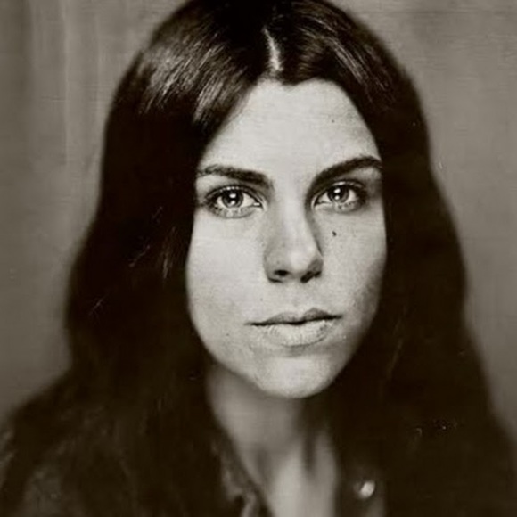 Meet your Posher, Caroline - Picture 1 of 1